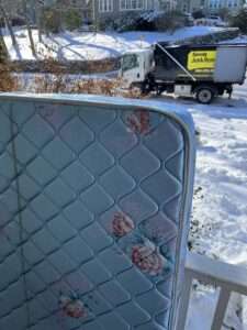 Fast and affordable junk hauling solutions.